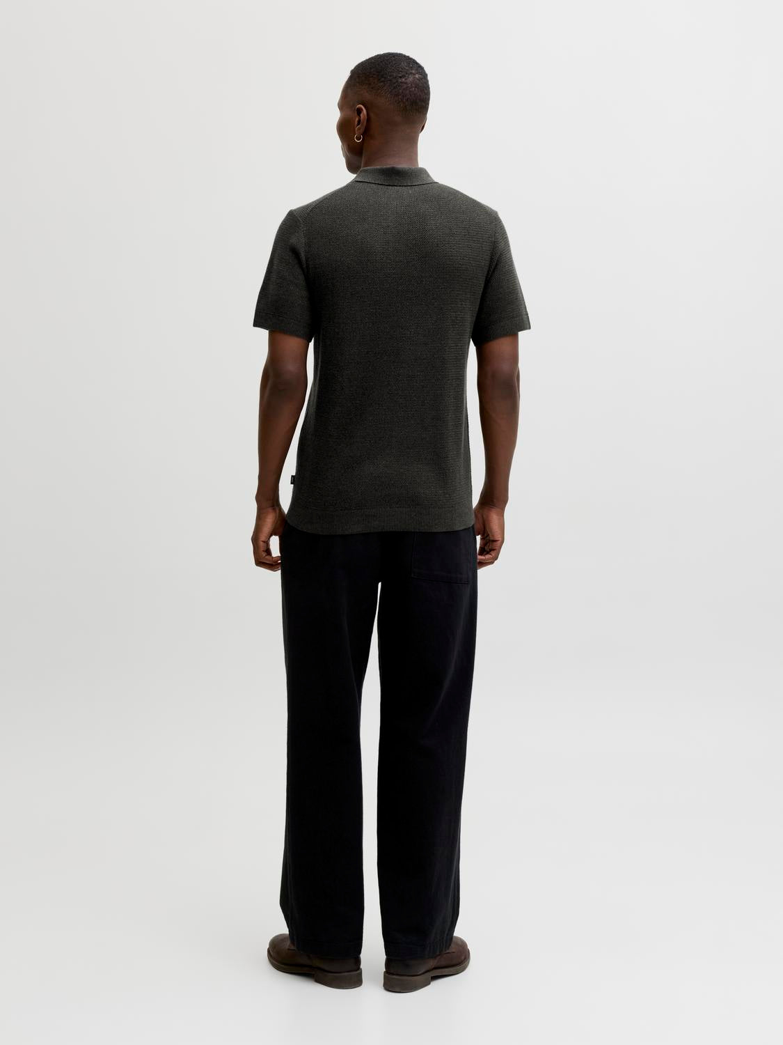 model_shot-back