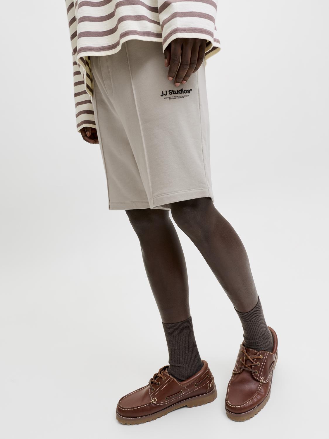model_shot-creative
