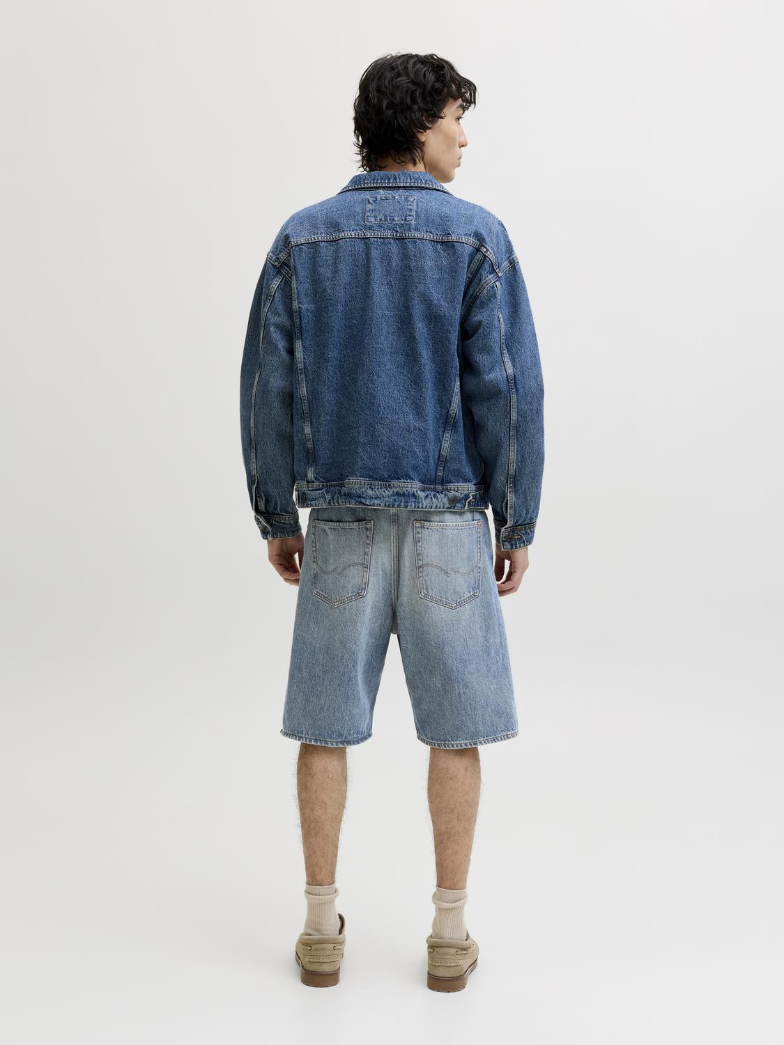 model_shot-back