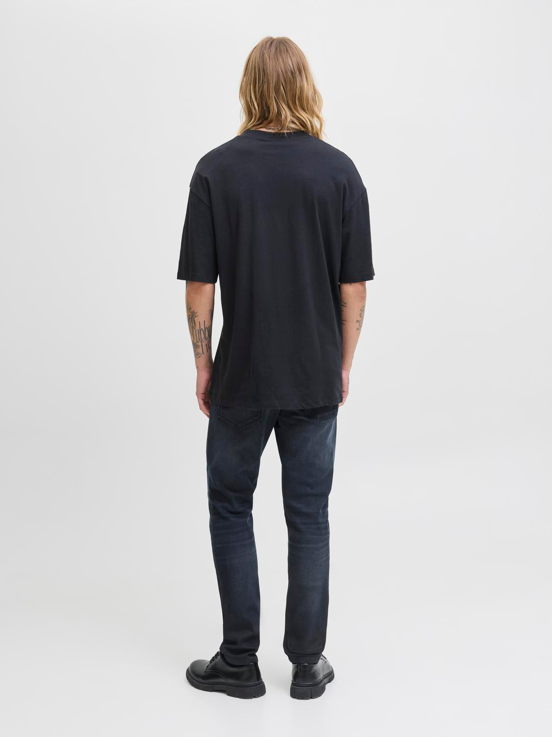 model_shot-back