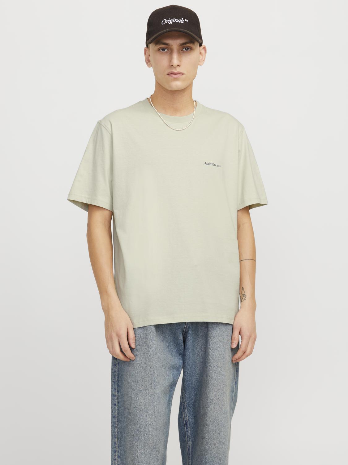 model_shot-front