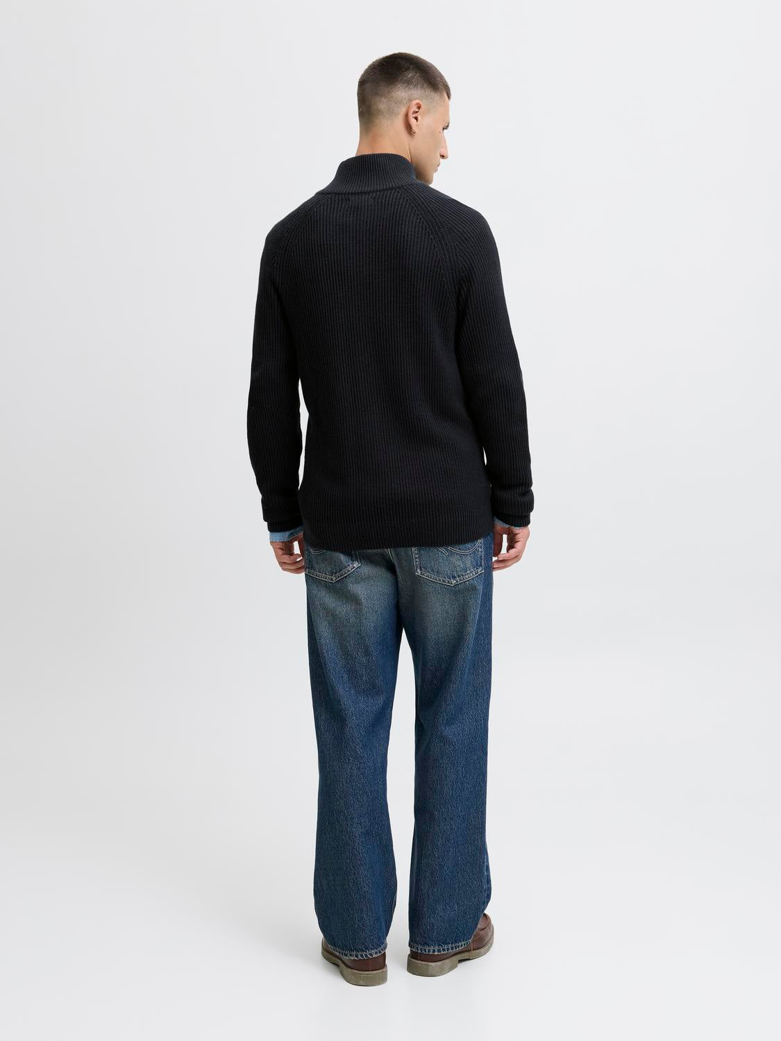 model_shot-back