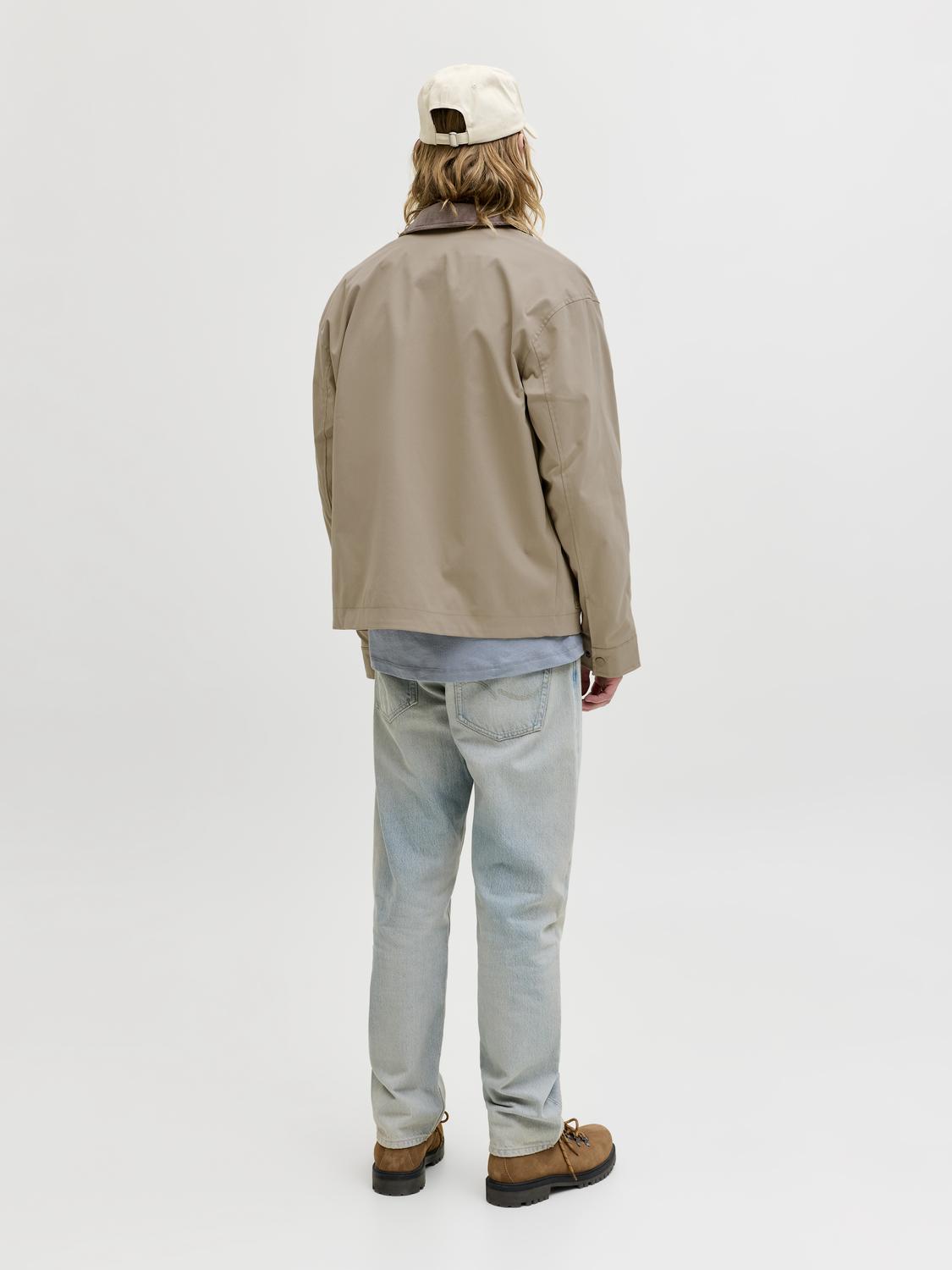 model_shot-back