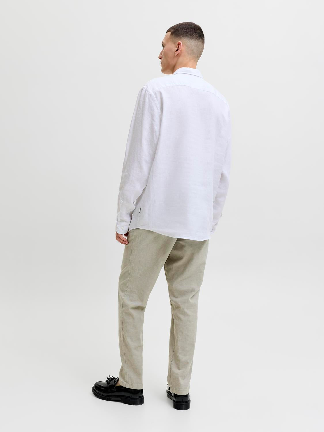 model_shot-back