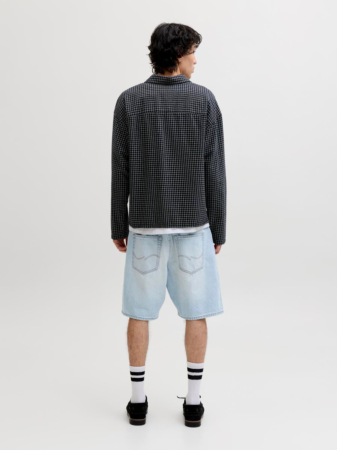 model_shot-back