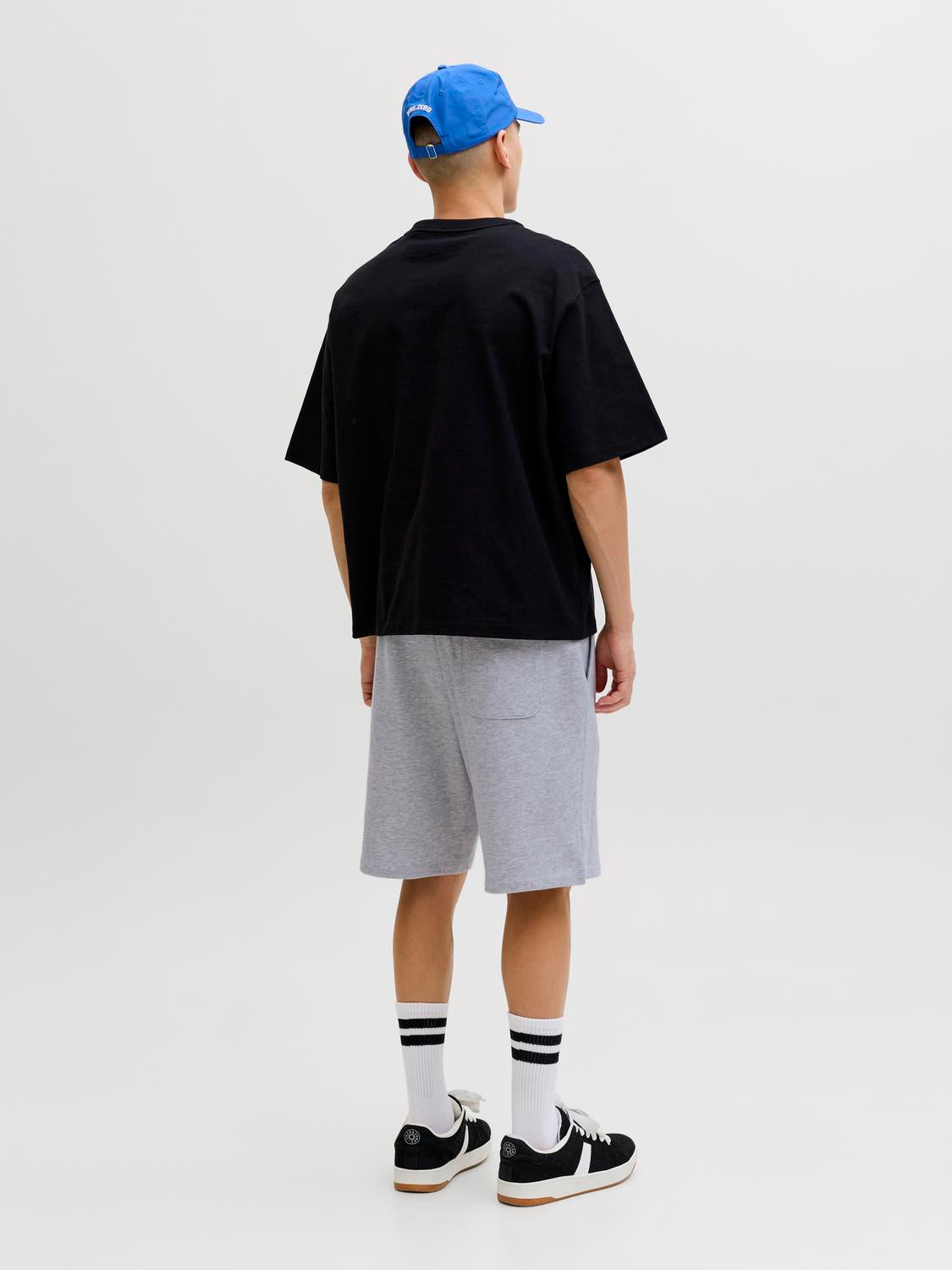 model_shot-back