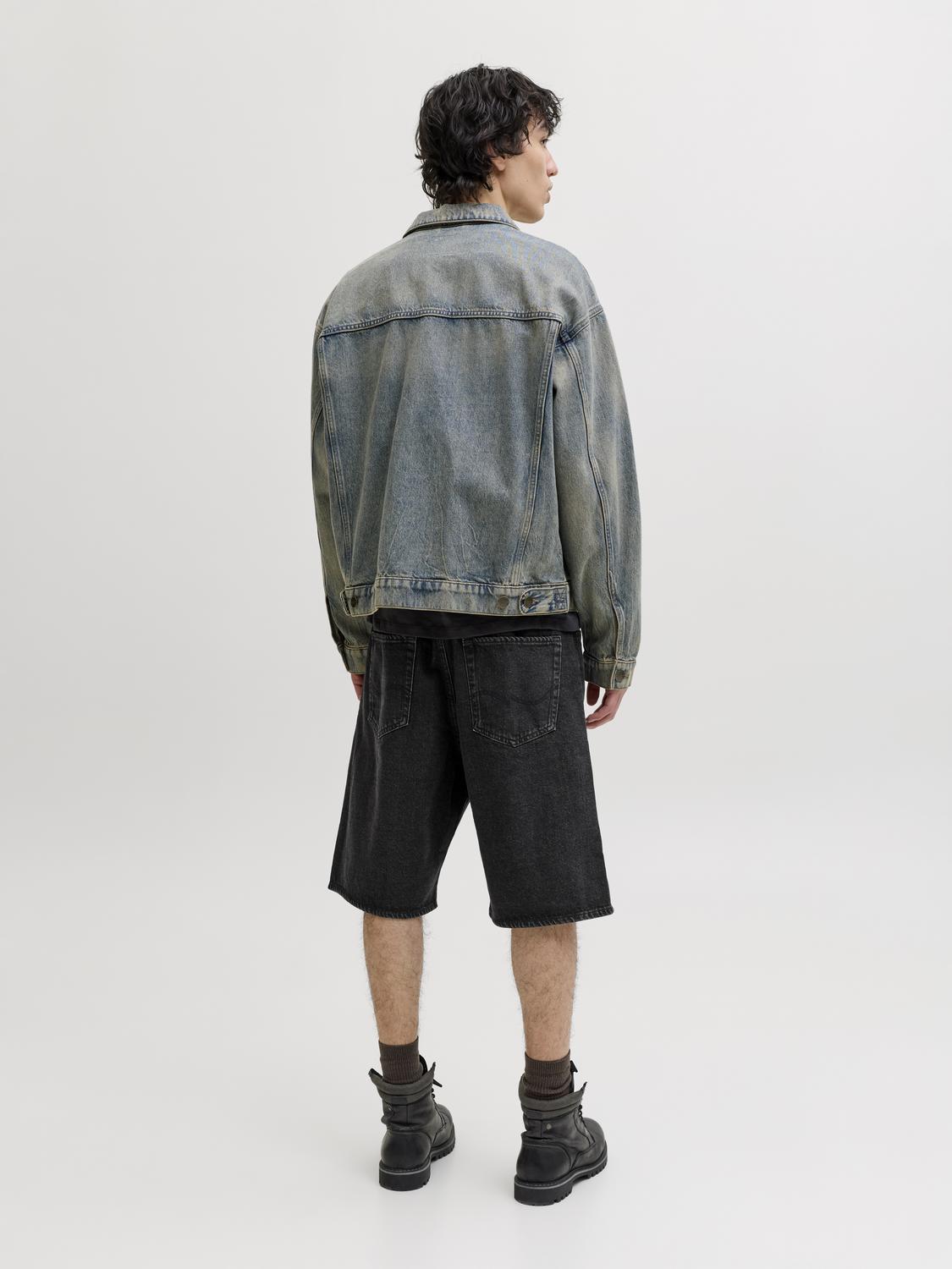 model_shot-back