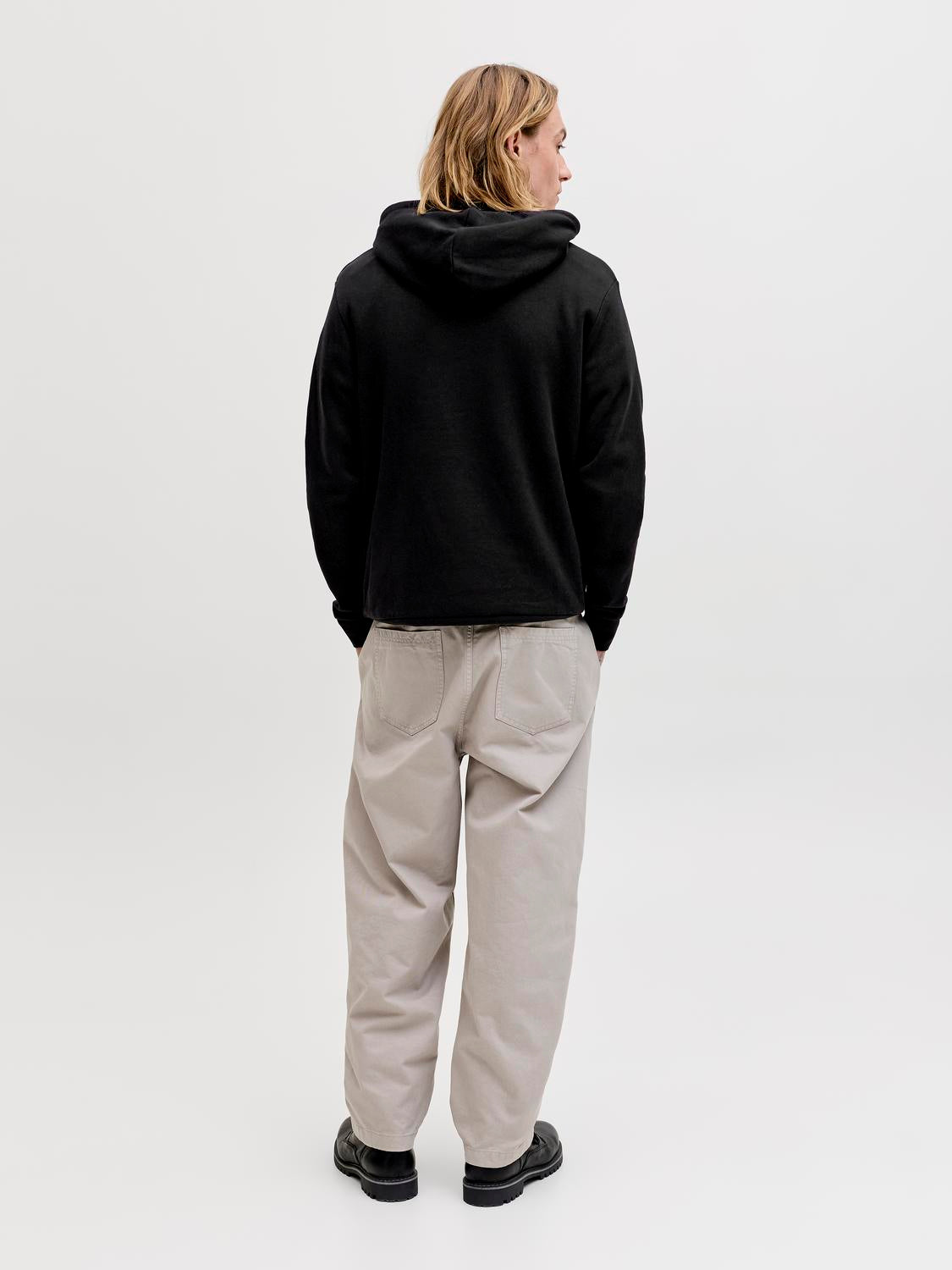 model_shot-back
