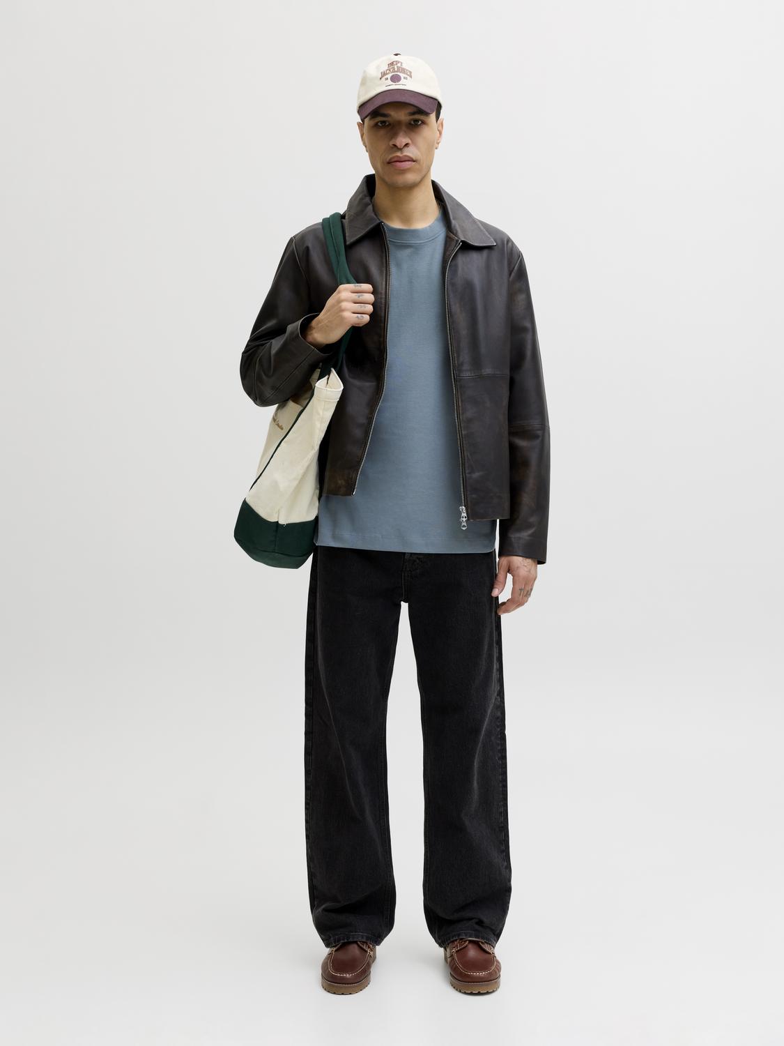 model_shot-front_full