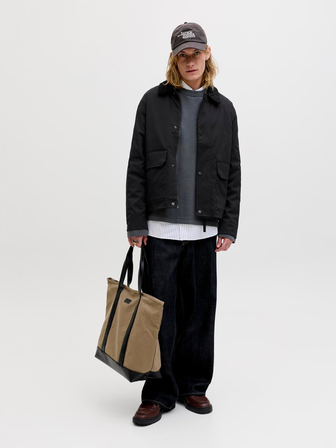 model_shot-front_full
