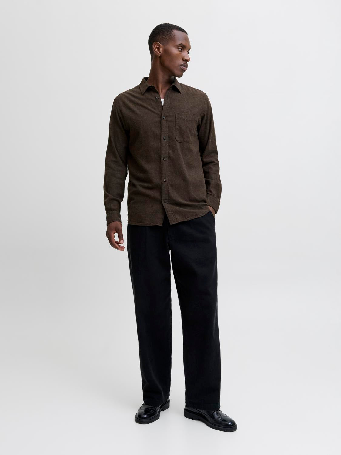 model_shot-front_full