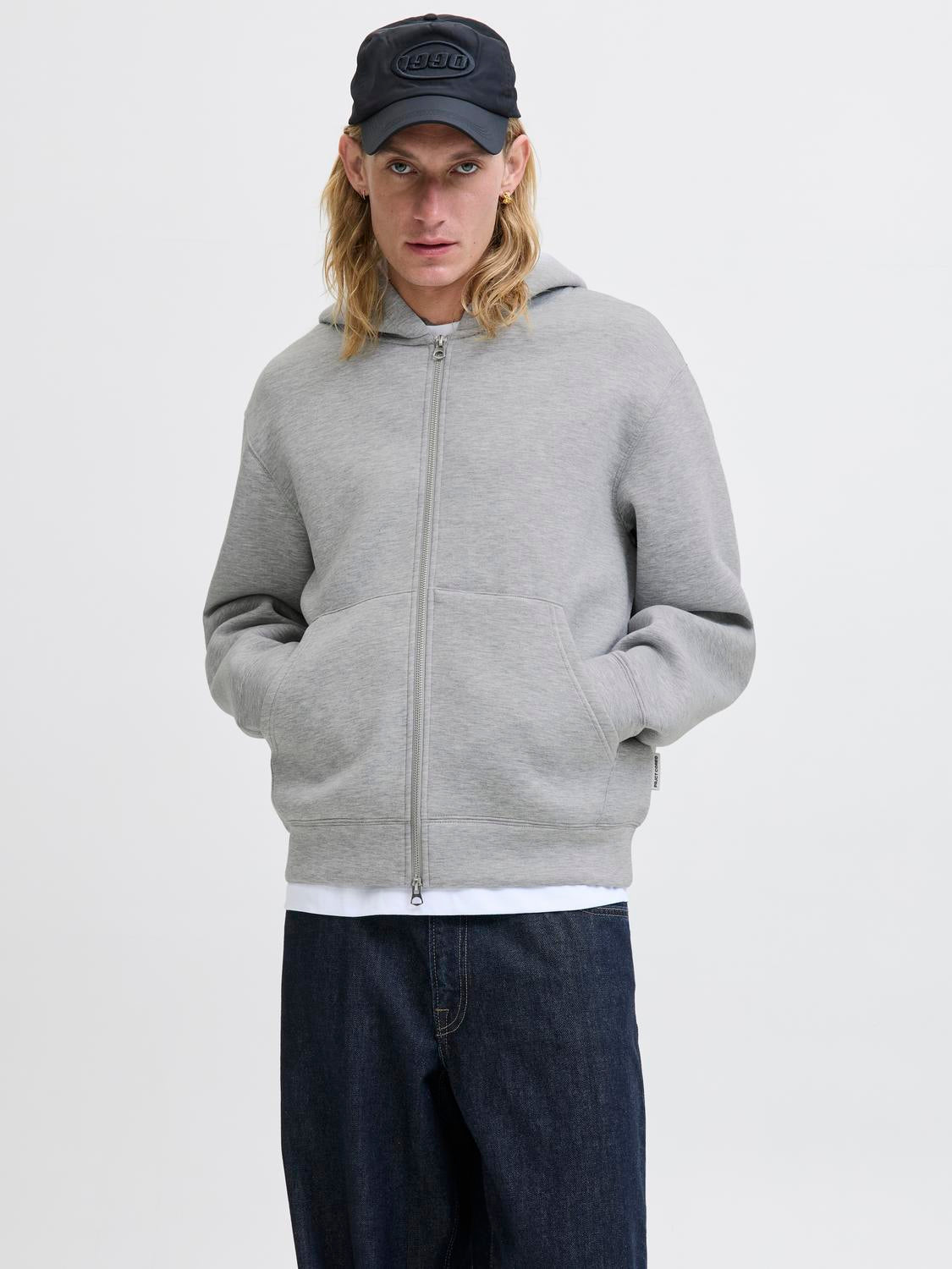 model_shot-front