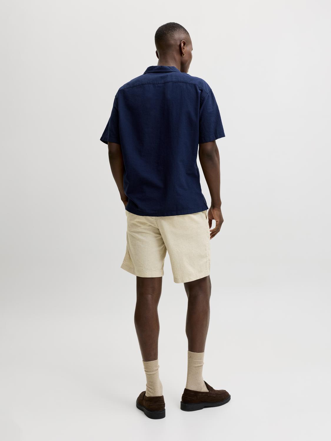 model_shot-back