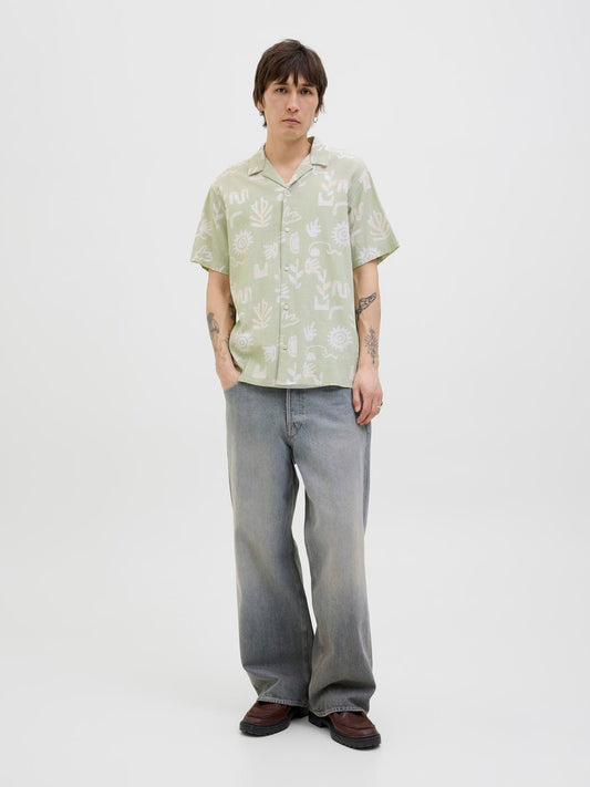 model_shot-front_full