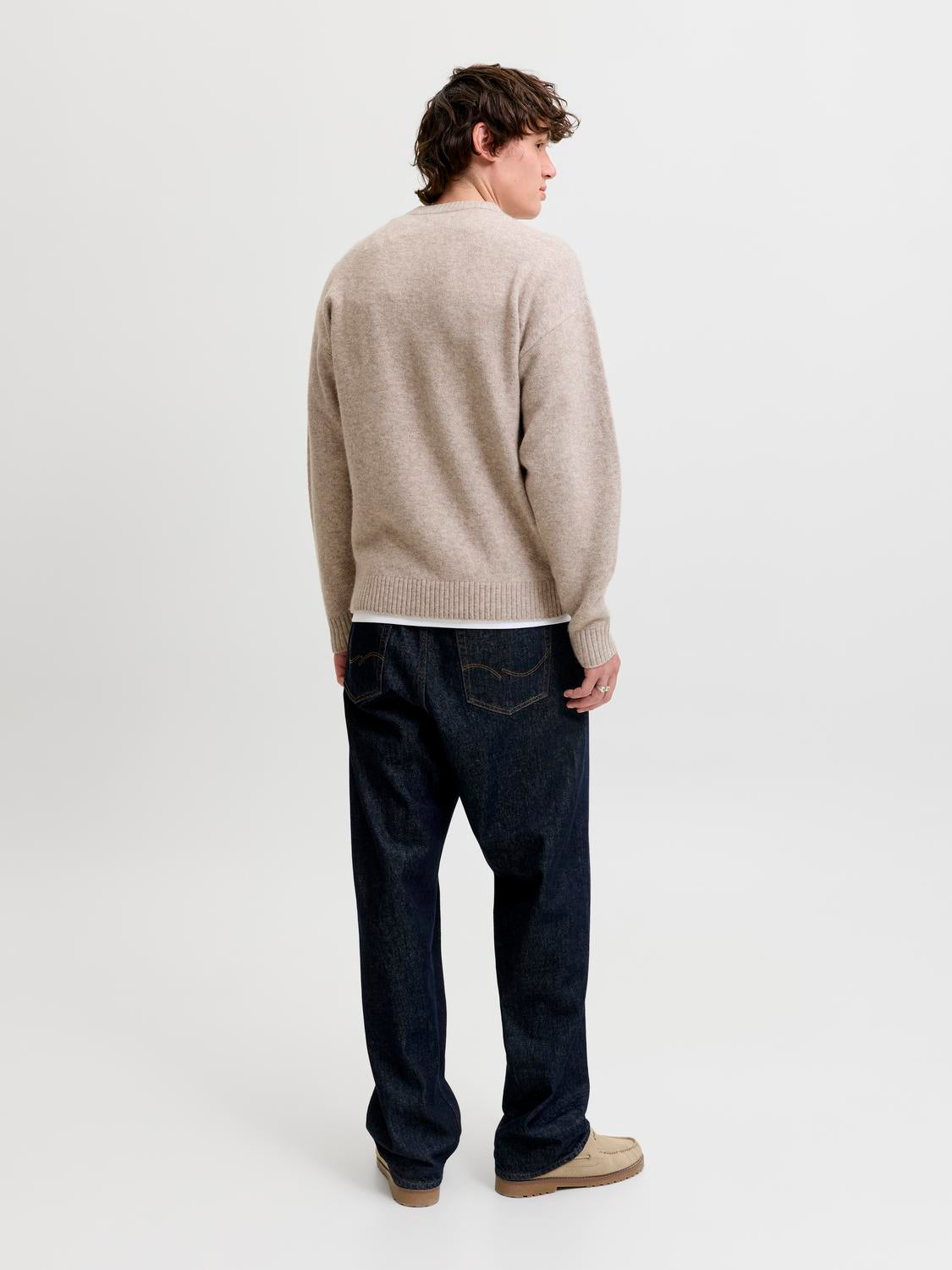 model_shot-back