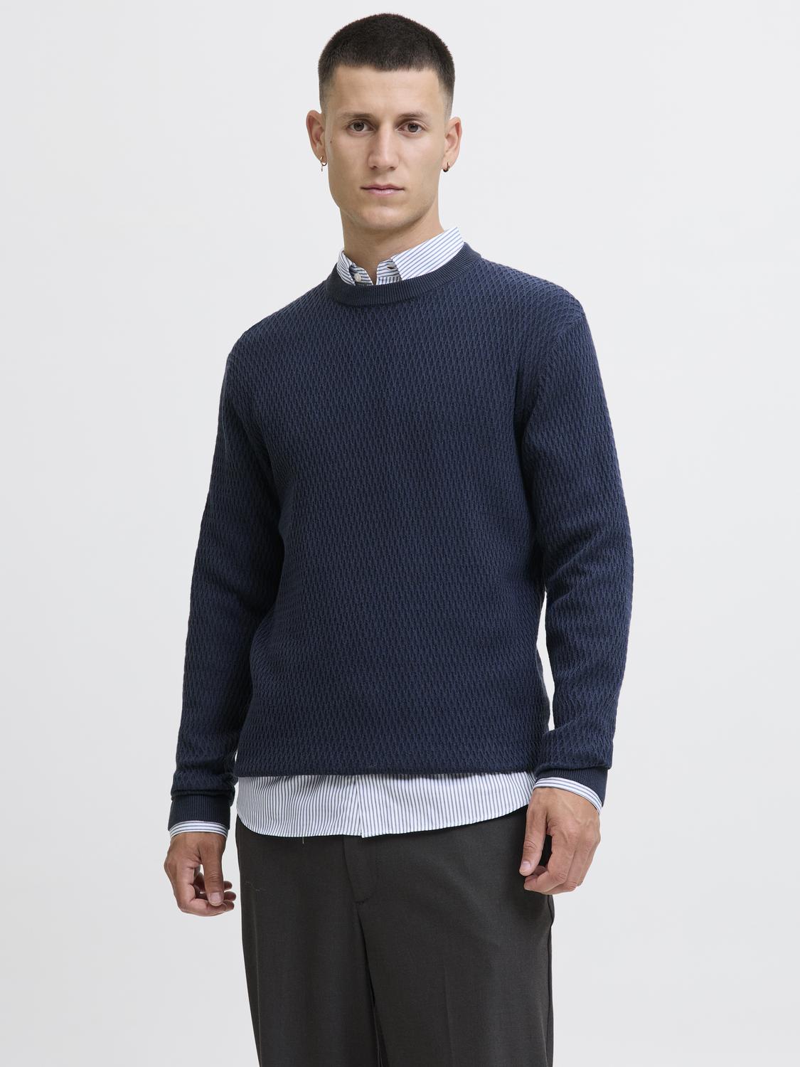 model_shot-front