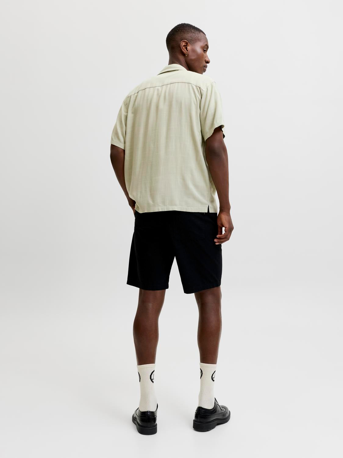 model_shot-back