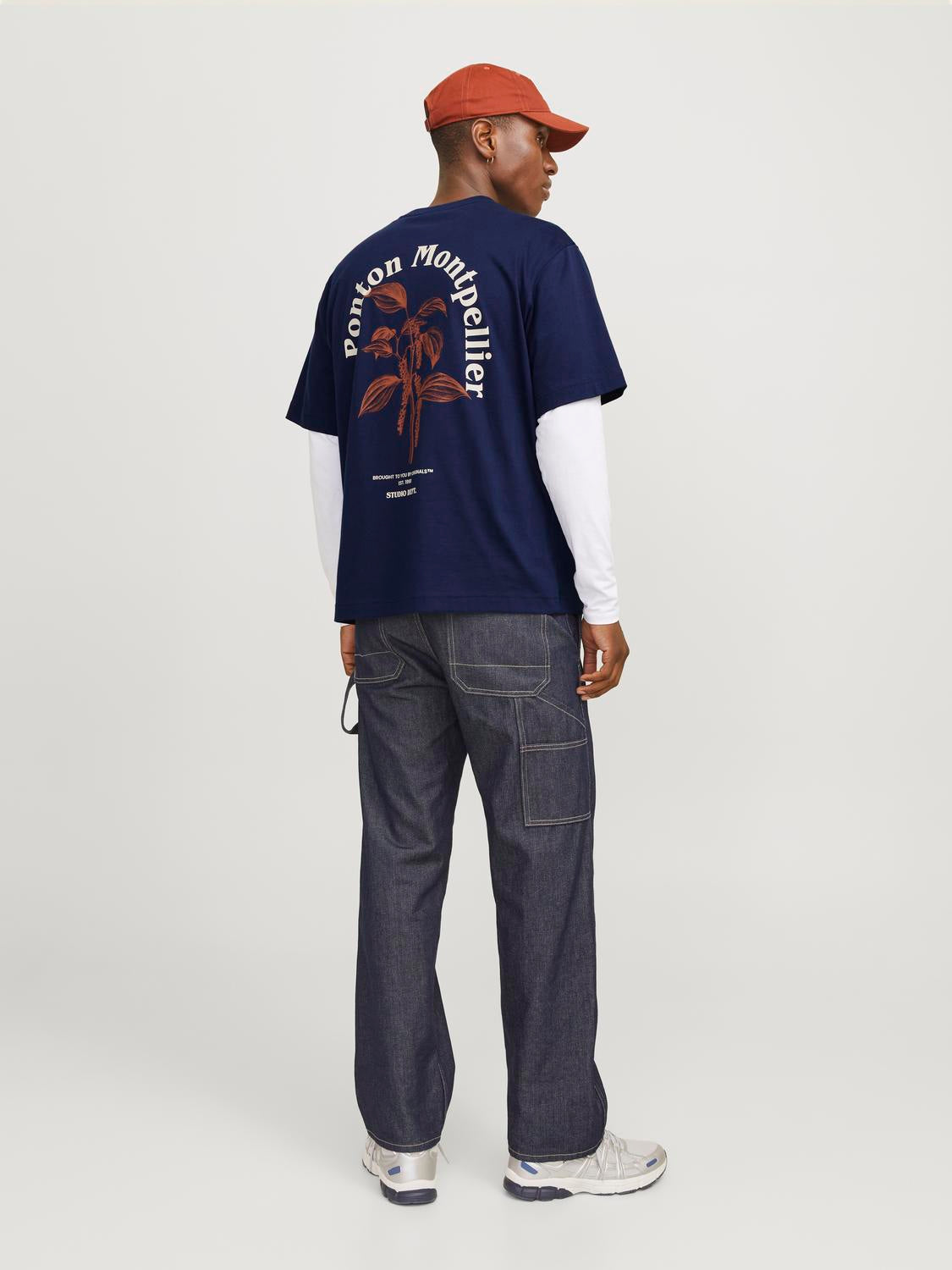model_shot-back