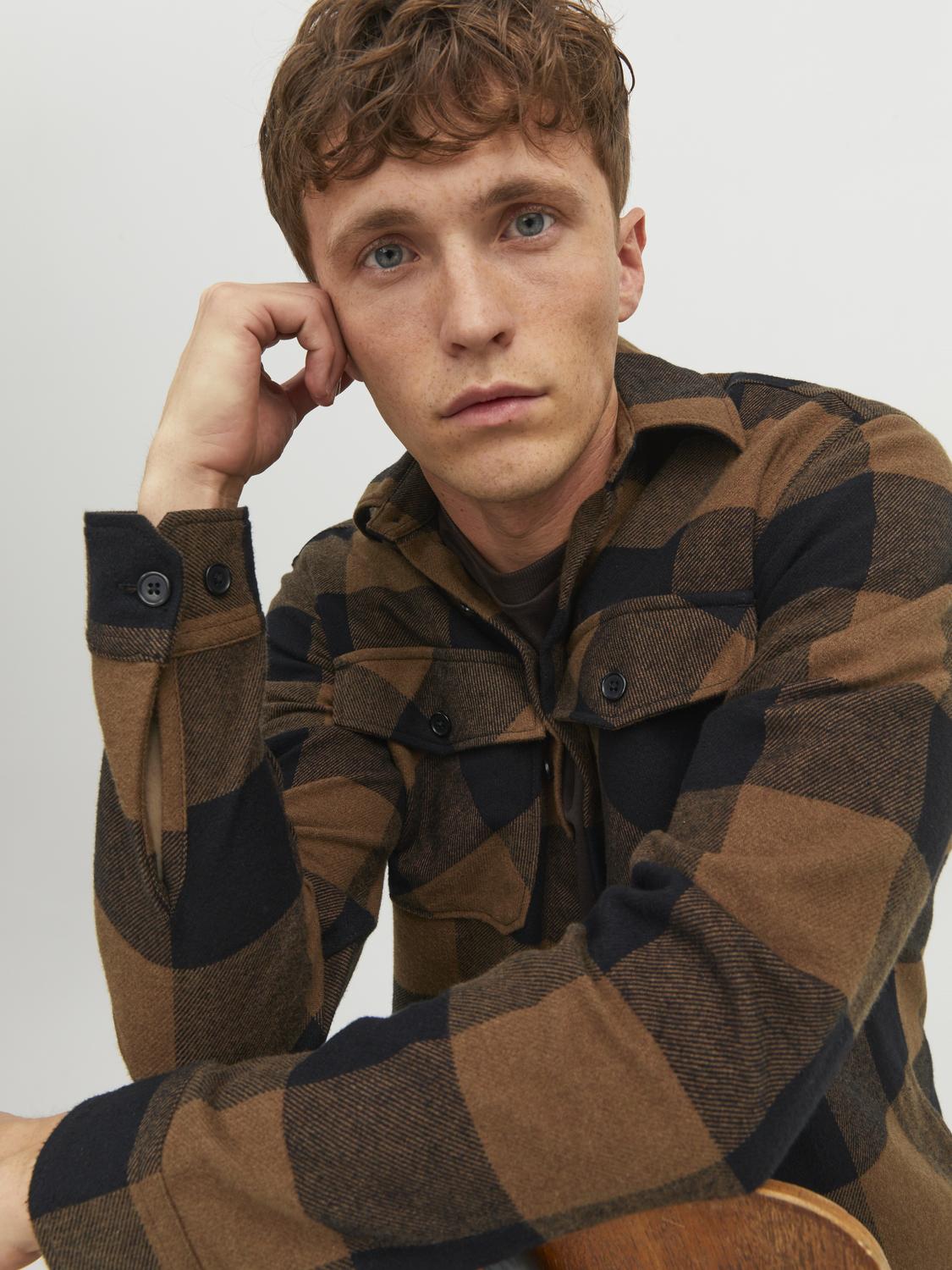 model_shot-creative
