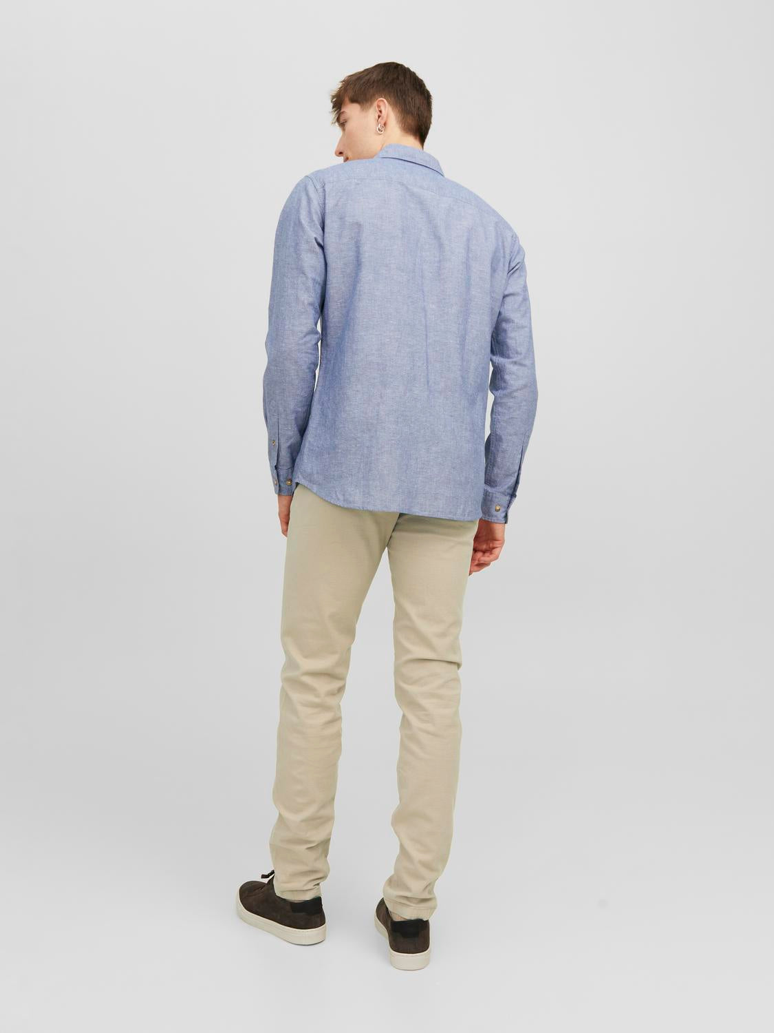 model_shot-back