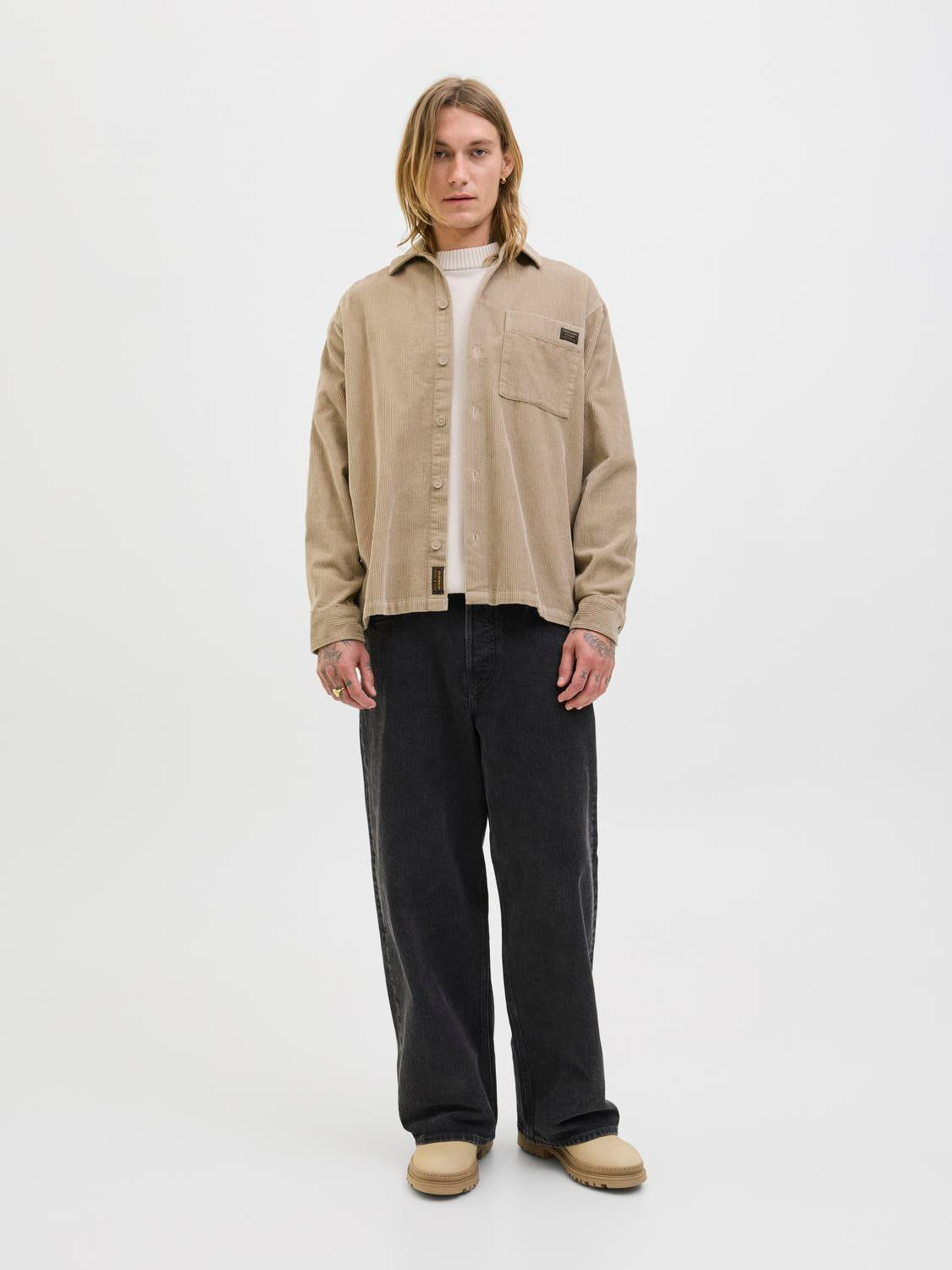 model_shot-front_full