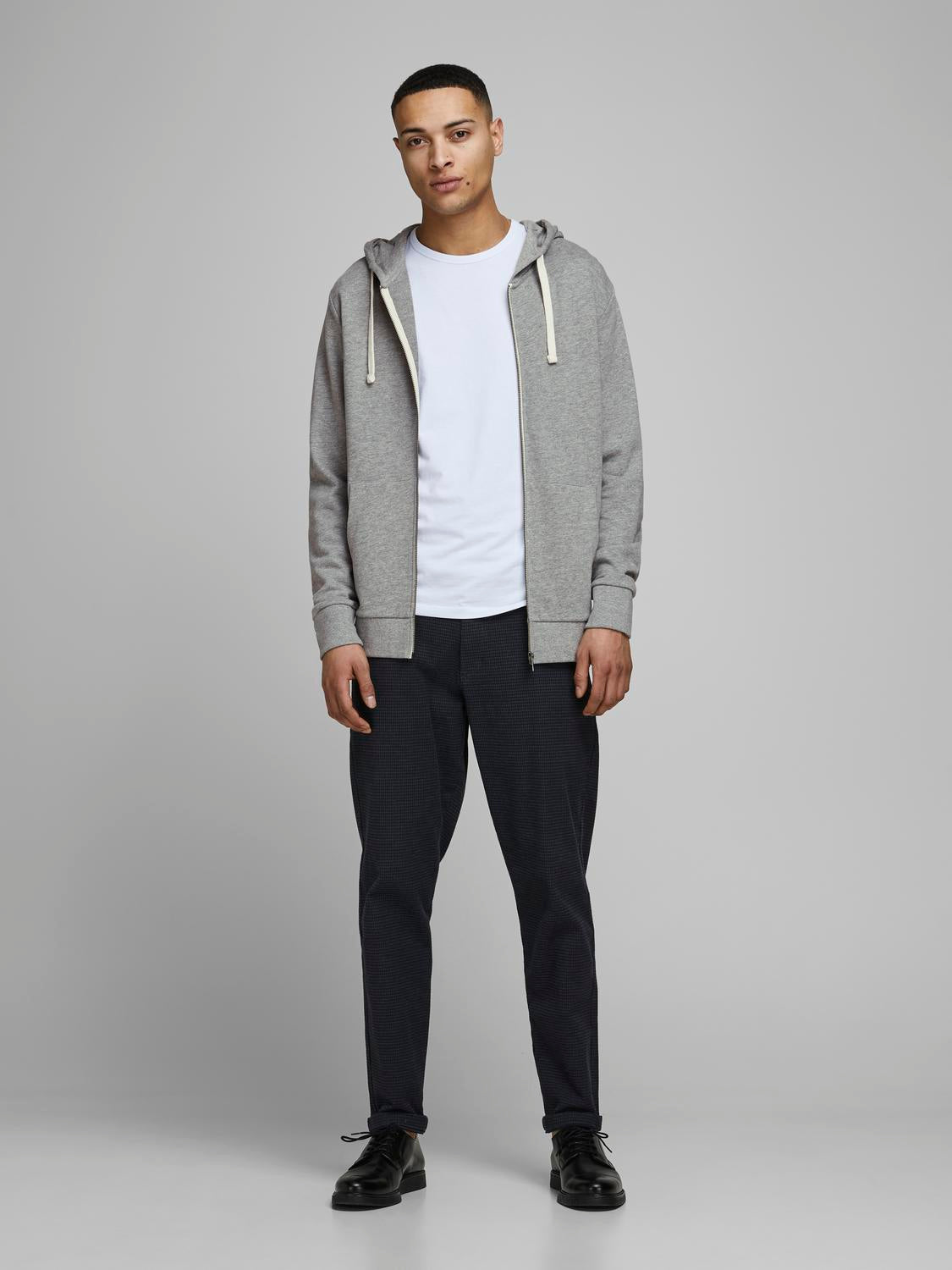 model_shot-front_full
