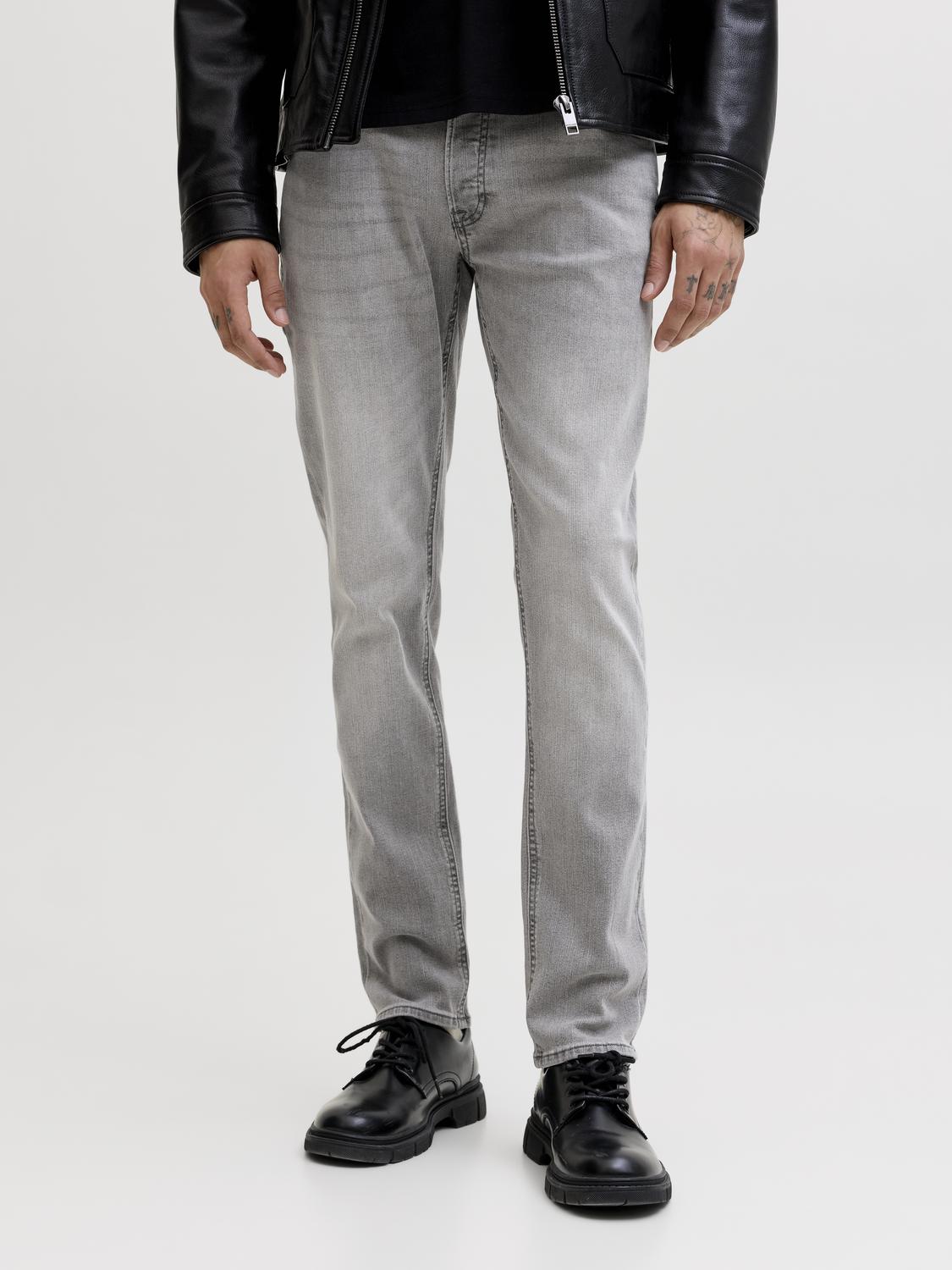 model_shot-front