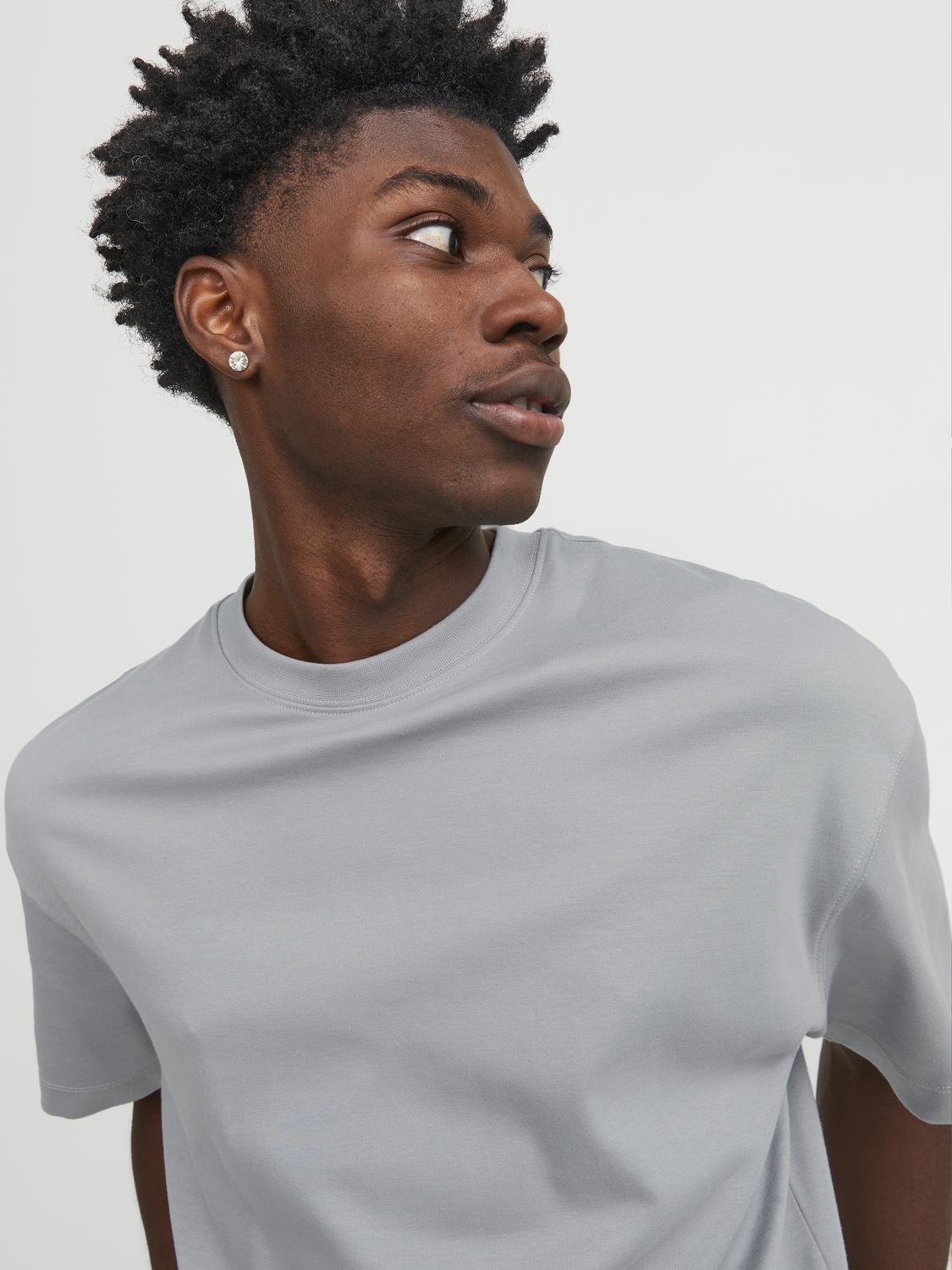 model_shot-creative