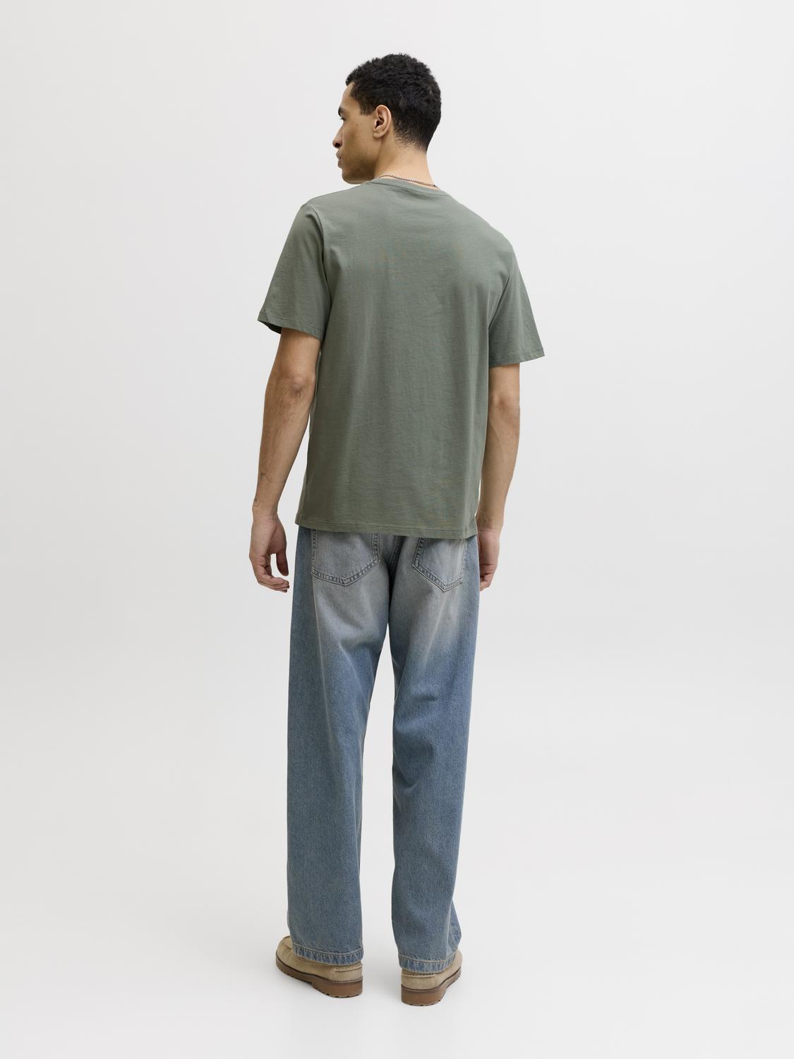 model_shot-back