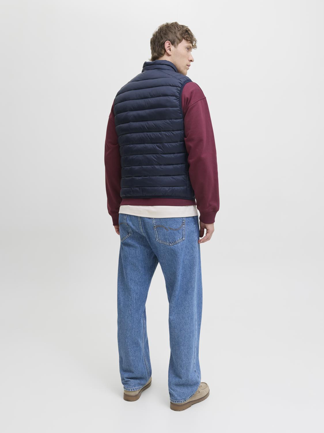 model_shot-back