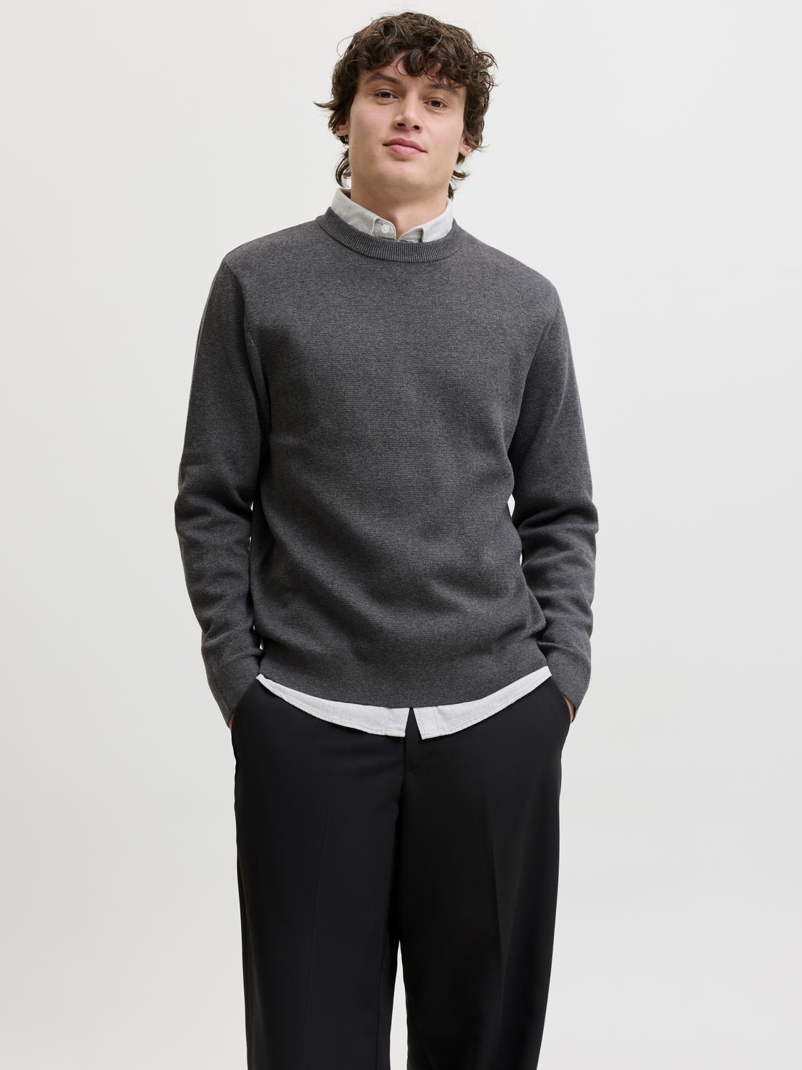model_shot-front